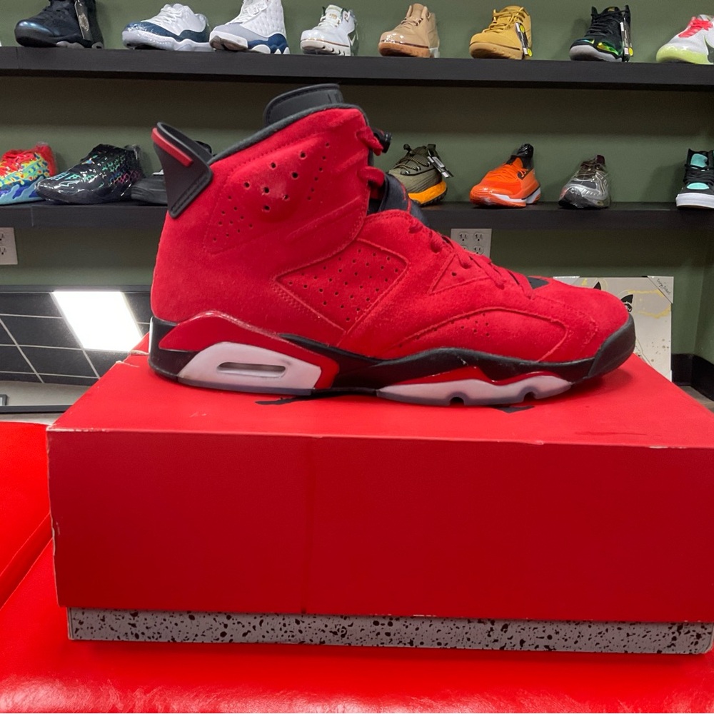 AIR JORDAN 6 RETRO BRAVO TORO SIZE 12 USED